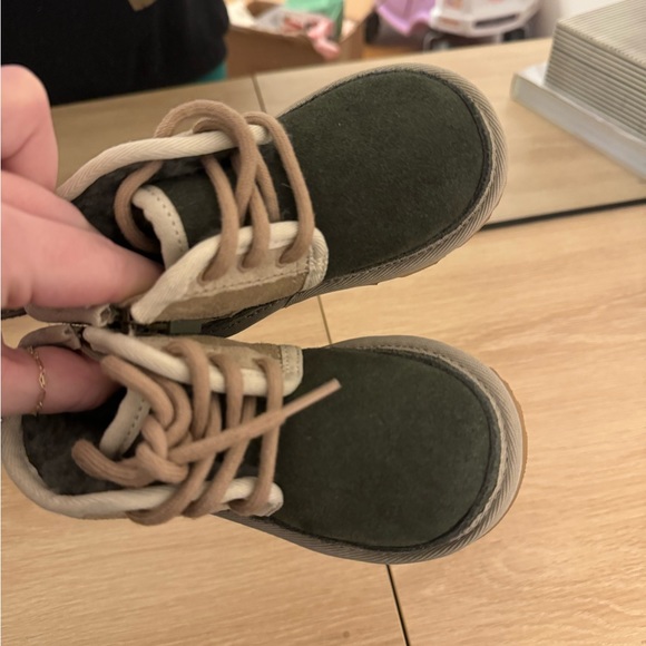 Toddler Uggs size 6 NWT - Picture 4 of 6